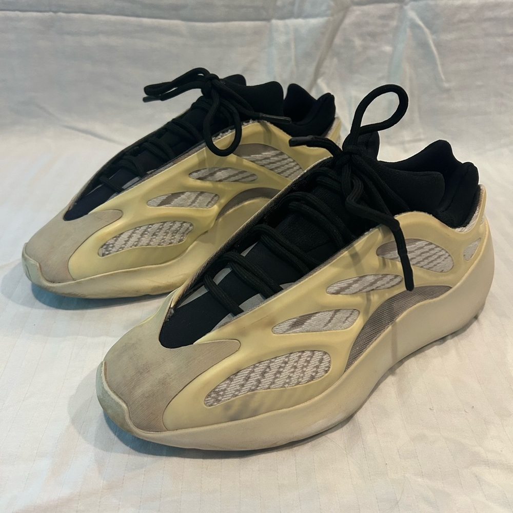 Adidas Yeezy Boost 700 V3 Azael Mens 8 - Picture 2 of 9
